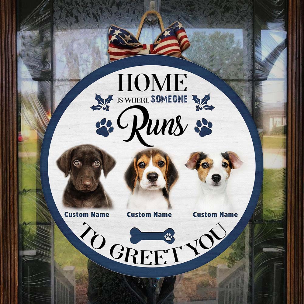 Dogs Runs to Greet You - Personalized Christmas Wooden Door Hanger for Dog Owners, Custom Dog Welcome Sign, X-mas Dog Sign Decor| NDH03