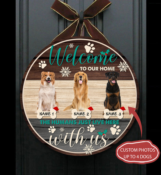 Humans Live Here with Us - Personalized Christmas Wooden Door Hanger for Dog Owners, Custom Dog Welcome Sign, X-mas Dog Sign Decor| NDH06